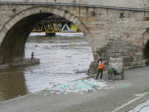 Macedonia, Skopje: 15th century stone bridge over the Vardar