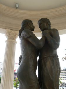 Macedonia, Skopje: Macedonia Plaza 'love' statue
