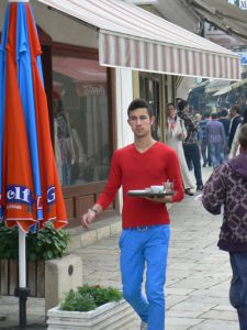 Macedonia, Skopje: tea server in the Carsija (Turkish bazaar)