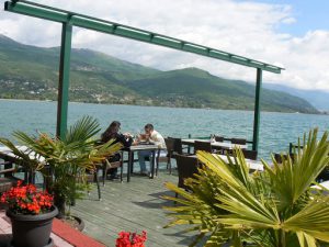 Macedonia, Lake Ohrid: lakeside cafe