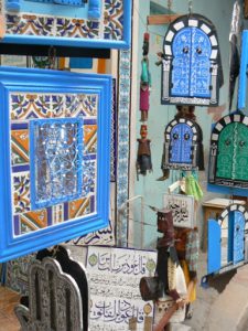 Souvenir decorative miniature mirrors.