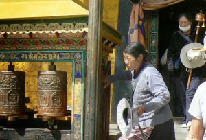 Tibet, Lhasa: Potala Palace - elderly Tibetan women and prayer