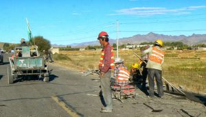 Tibet: road repair crew