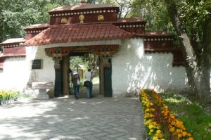 Tibet: Lhasa - Summer Palace  has several smaller palaces on