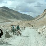 Tibet - cyclists on their way up to the Tibetan