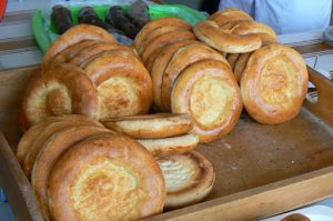 Uzbekistan - Tashkent:  at the Mirobod Market loaves of round