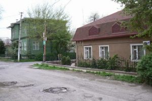 Uzbekistan - Tashkent:  typical middle-class backstreet houses.