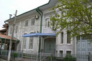 Uzbekistan - Tashkent:  typical upper-class backstreet houses.