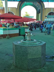 Uzbekistan - Tashkent:  water fountain at the Mirobod Market.
