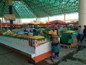 Uzbekistan - Tashkent:  vegetable stalls at the Mirobod Market. Agriculture is