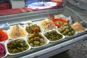 Uzbekistan - Tashkent:  delicacies in Chorsu market.