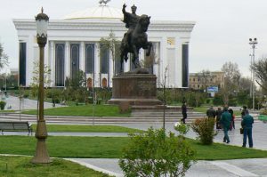 Uzbekistan - Tashkent:  statue of Timur also know as Tamerlane