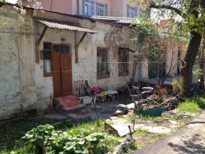 Uzbekistan: Tashkent Most of city dwellers live in humble places; here are
