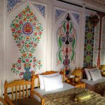 Uzbekistan: Bukhara boutique Hotel Sasha & Son interior decorated walls.