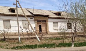 Uzbekistan: Khiva On the road from Bukhara to Khiva; a typical farmhouse--long