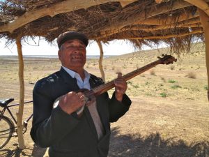 Uzbekistan: Khiva to Nukus At the Toprakkala site of a Khw????rezmian,