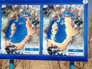 Uzbekistan: Muynak Aral Sea photos of 1990 and 2000 showing the