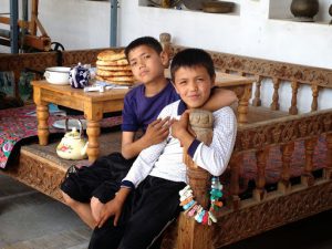 Uzbekistan: ????Margilan city children at Yodgorlik family home.