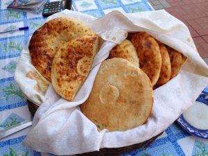 Uzbekistan: ????Margilan city after the Yodgorlik silk factory, time for lunch.