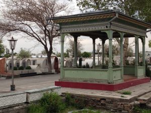 Uzbekistan: Kokand small gazebo in the Damai-Shakom necropolis (cemetery)
