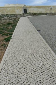 Portugal, Sagres Town: Sagres Fort entry walk