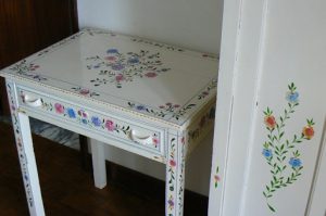Portugal, Estremoz: hand painted furniture design
