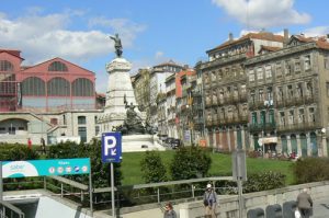 Portugal, Porto City: train station (red) and war memorial