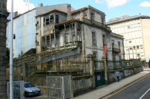 Portugal, Porto City: house under restoration