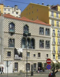 Portugal, Lisbon: decorative dimensional facade