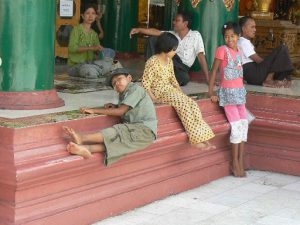 Burma, Rangoon; Shwedagon Pagoda visitors