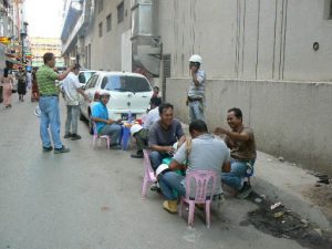 Burma, Rangoon: lunch time for construction workers