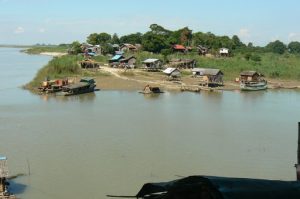 Burma, Mandalay: Ayeyarwady River local vilage