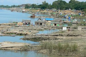 Burma, Mandalay: Ayeyarwady River local vilage